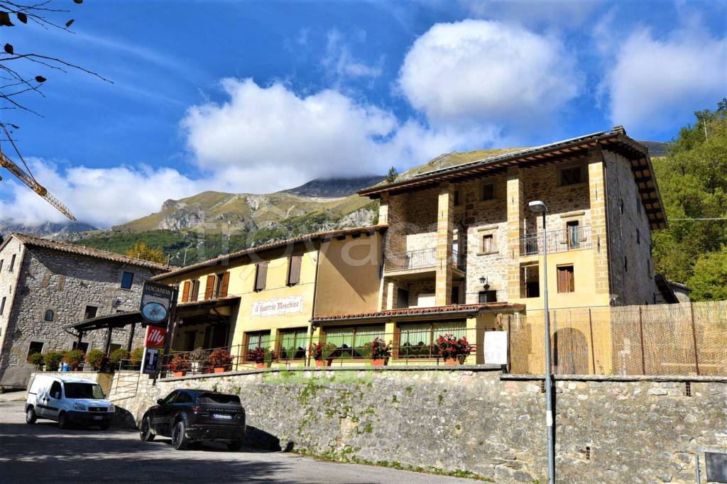 Hotel in vendita a Montemonaco frazione Rocca, 54
