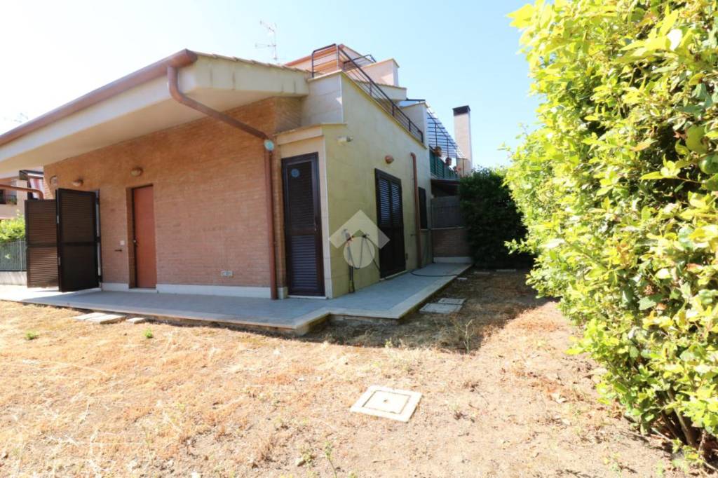Villa Bifamiliare in vendita a Genzano di Roma via Paolo Borsellino, 24
