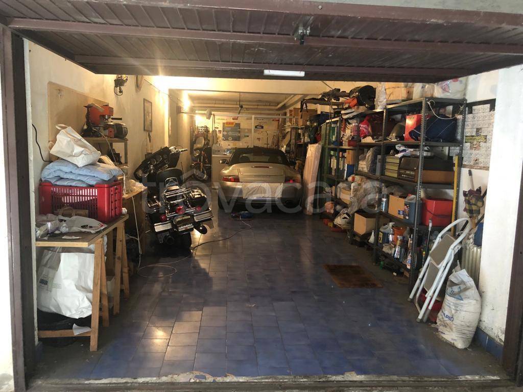 Garage in vendita a Vimercate via Bice Cremagnani, 13