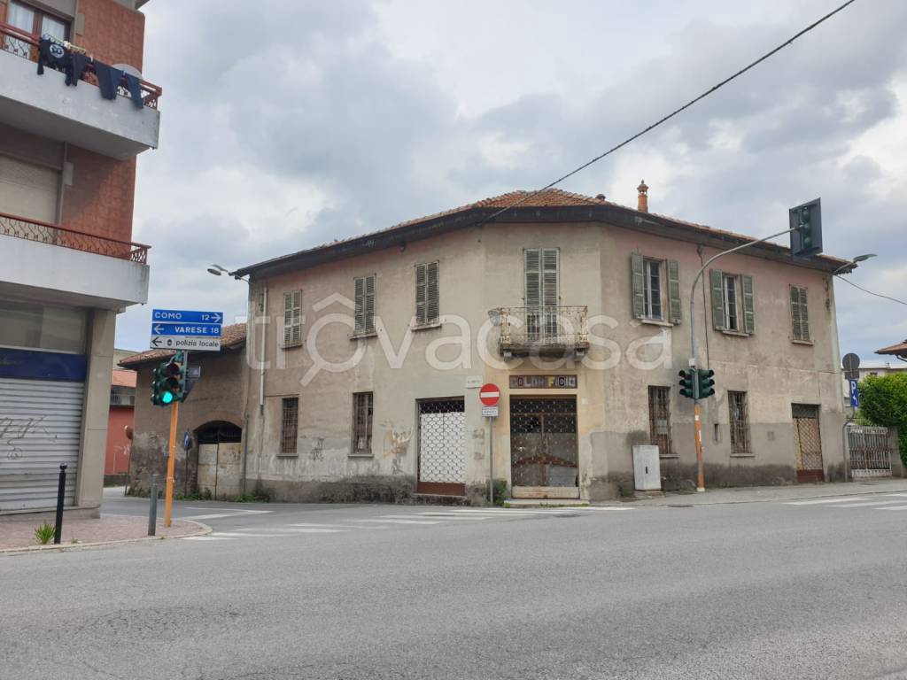 Intero Stabile in vendita a Lurate Caccivio via Varesina, 23