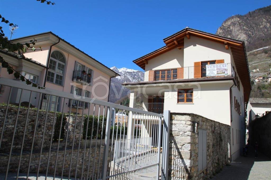 Appartamento in vendita a Chiavenna via Mulini