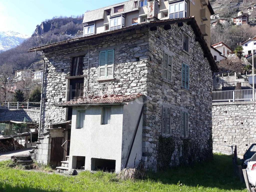 Casa Indipendente in vendita a Chiavenna viale Maloggia, 38