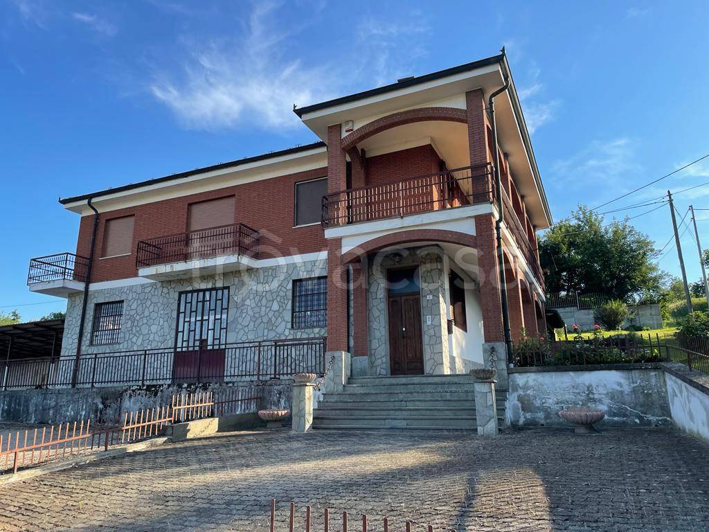 Villa in vendita ad Asti frazione Serravalle