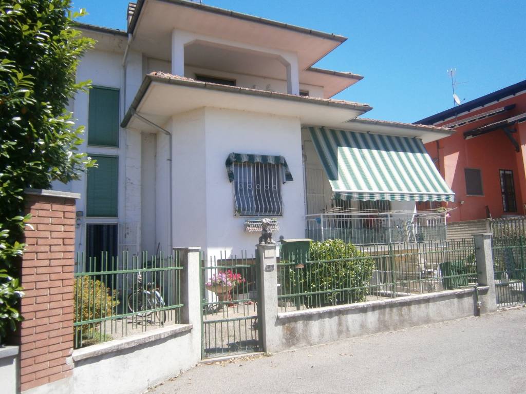 Villa Bifamiliare in vendita a Mortara via 20 Settembre, 35