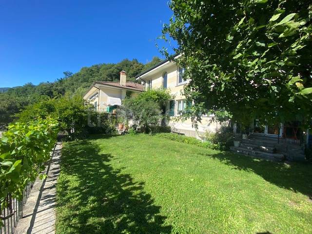 Villa Bifamiliare in vendita a Mandello del Lario via Vincenzo Gioberti