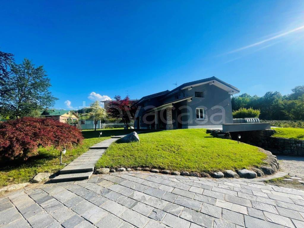 Villa in vendita a Olgiate Comasco via Monte Oliveto