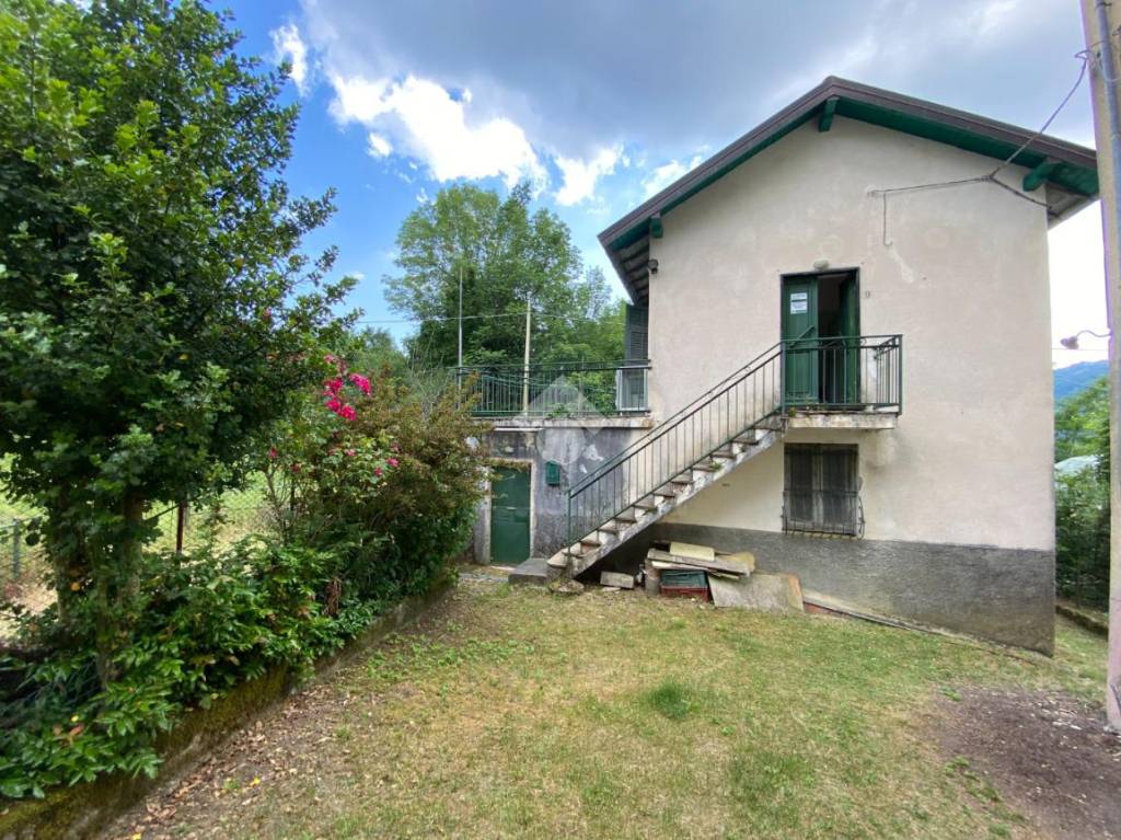 Casa Indipendente in vendita a Torriglia località Acquabuona Superiore, 9