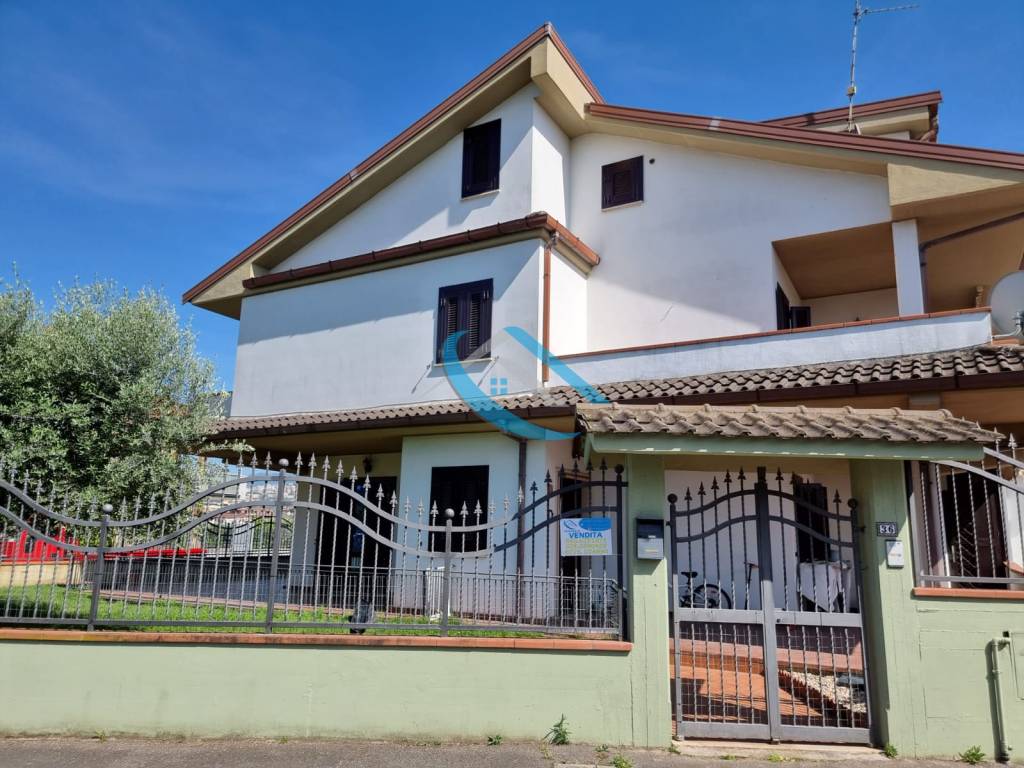 Villa Bifamiliare in vendita a Guidonia Montecelio via Giambattista Niccolini, 36