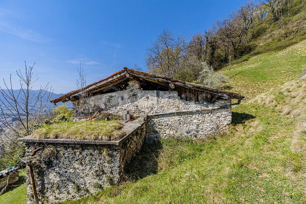 Rustico in vendita a Gandino via Pino di Sopra