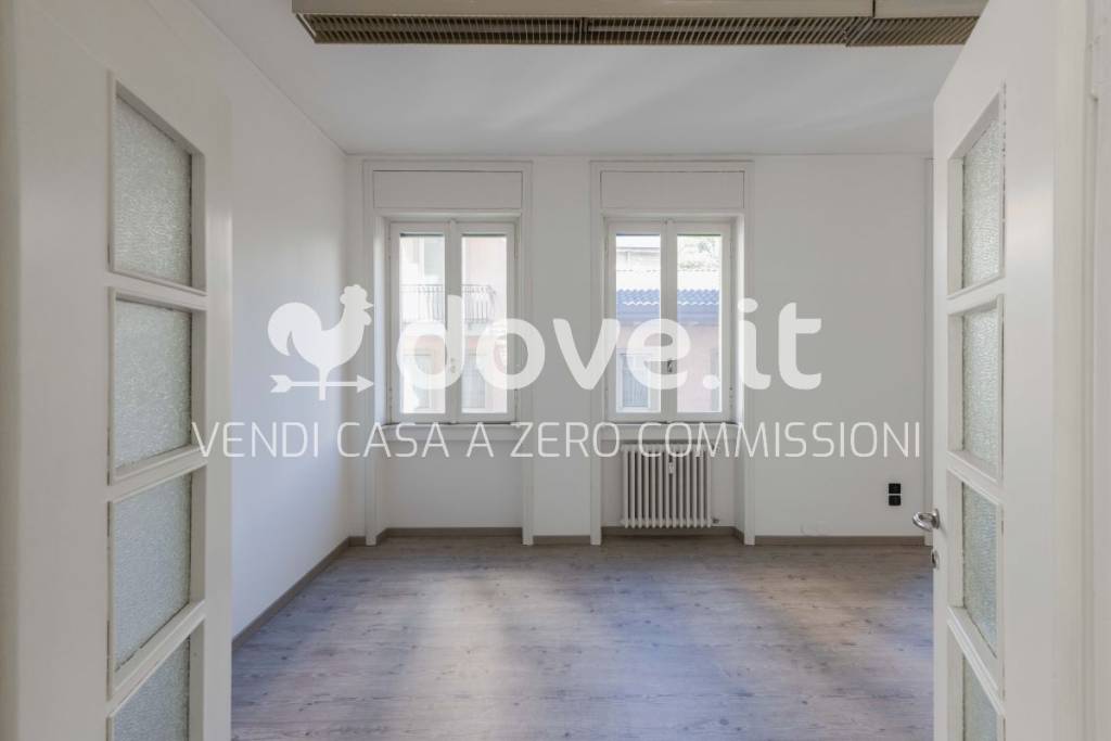 Ufficio in vendita a Varese via Camillo Benso di Cavour, 36