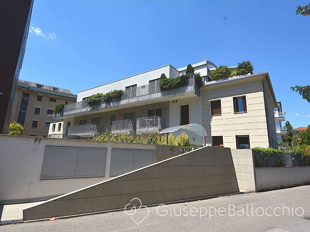 Appartamento in vendita a Vicenza via Fratelli Albanese, 27