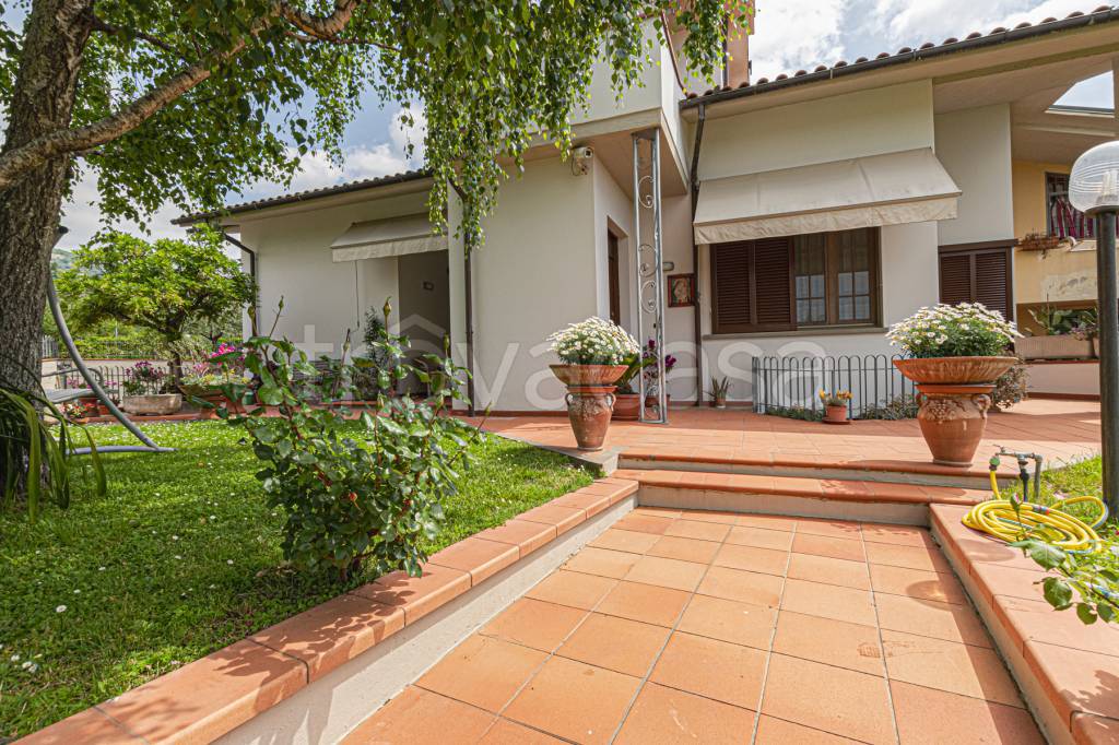 Villa in vendita a Montale via Ugo Foscolo, 101