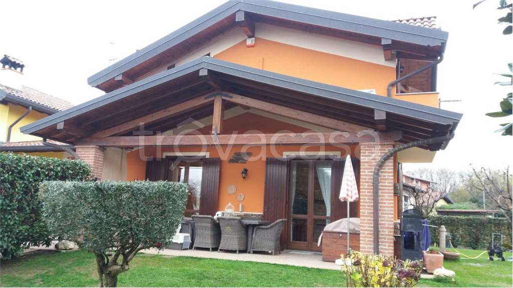 Villa Bifamiliare in vendita a Gattico-Veruno revislate