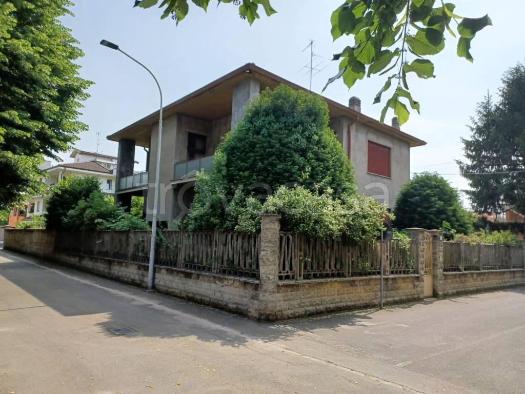 Villa in vendita a Rescaldina via Felice Cavallotti, 10