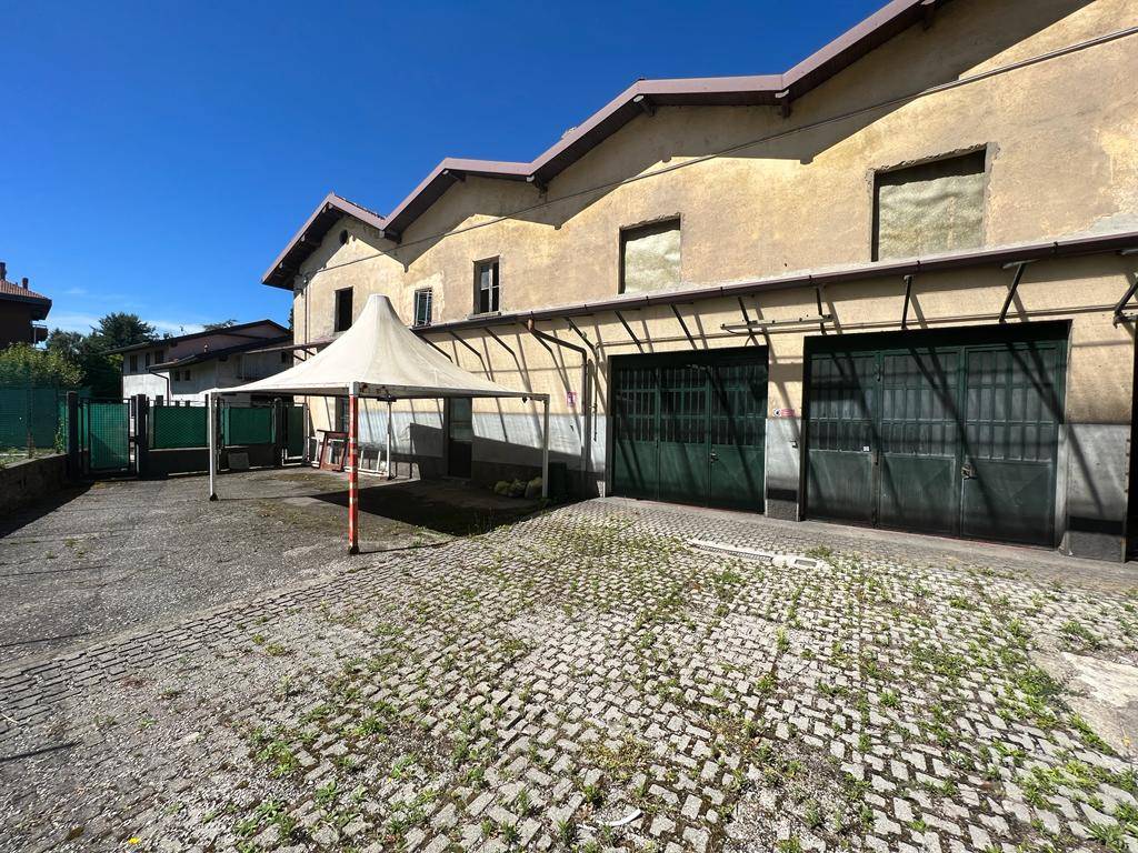 Magazzino in affitto a Varese viale Luigi Borri, 180