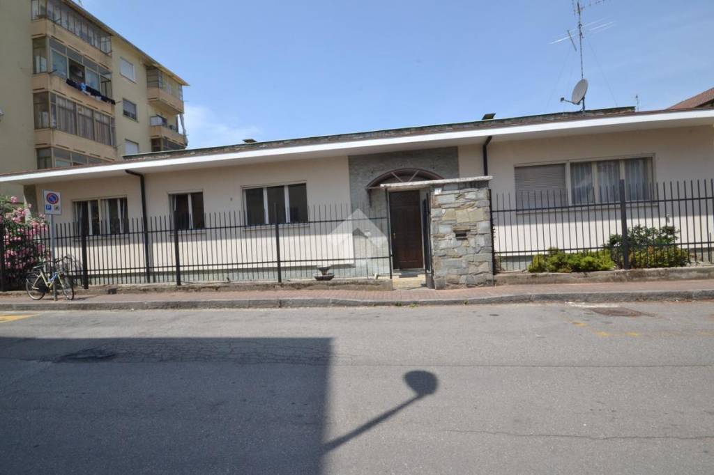 Casa Indipendente in vendita a Vercelli via Oropa, 3