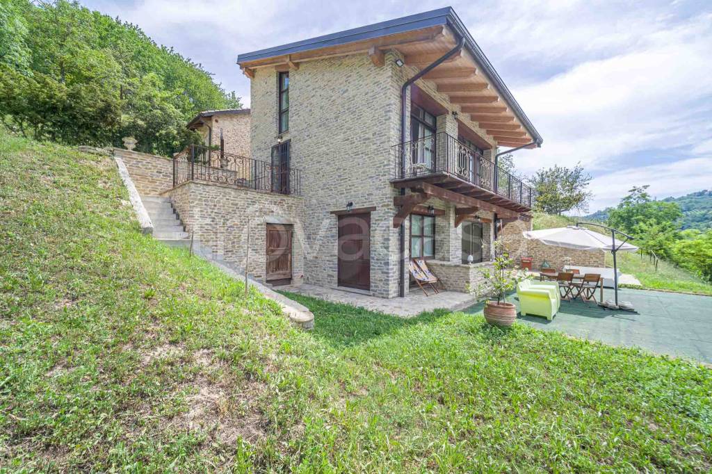 Villa Bifamiliare in vendita a Sinio località Bagoni