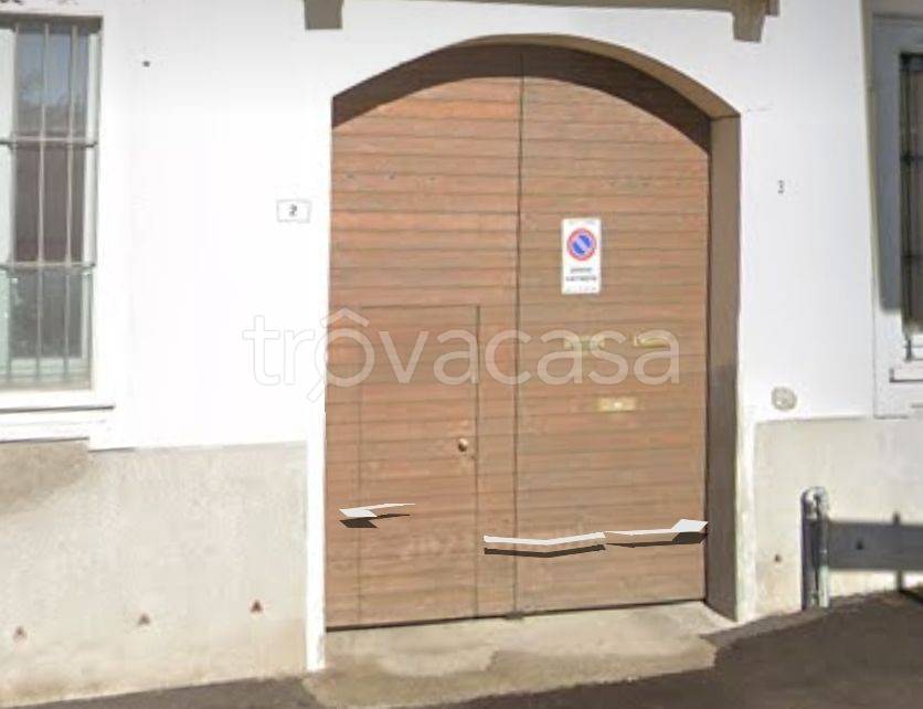 Garage in affitto a Tradate piazza Braschi, 3