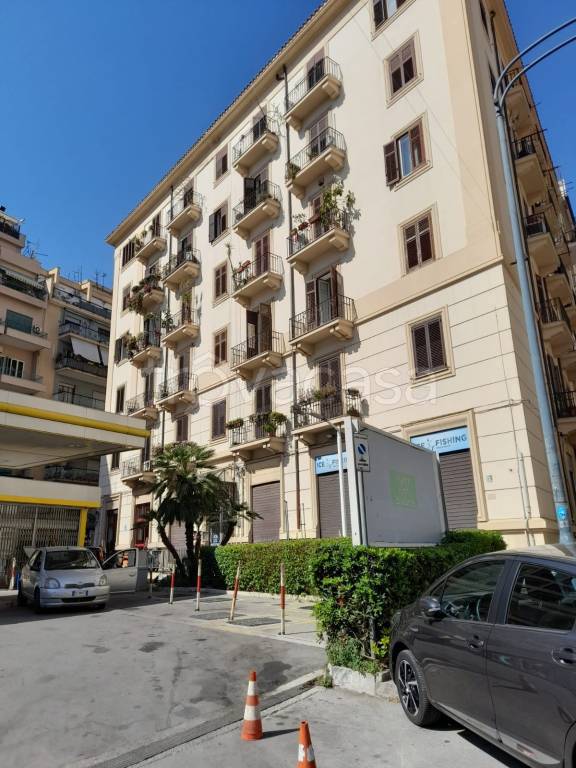 Appartamento in vendita a Palermo via Francesco Crispi
