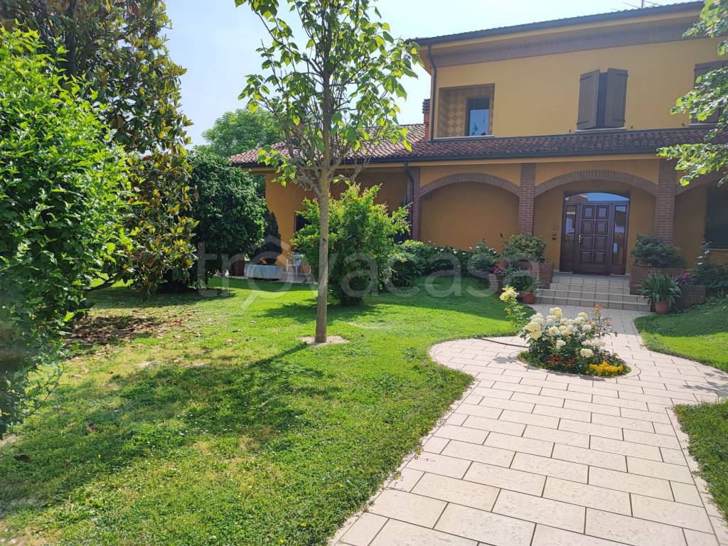 Villa in vendita a Viadana via Belfiore, 69