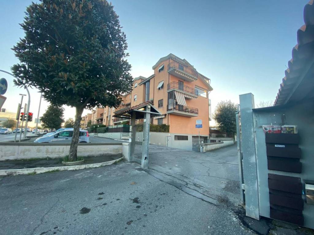 Garage in vendita a Guidonia Montecelio via Casal Bianco, snc
