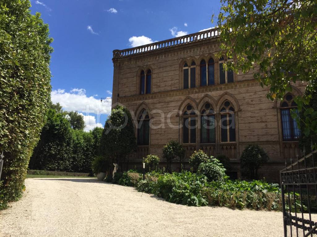 Villa Bifamiliare in vendita a Falconara Marittima via Gino Tommasi, 27