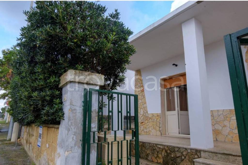 Villa Bifamiliare in in vendita da privato a Taviano via Sila, 8