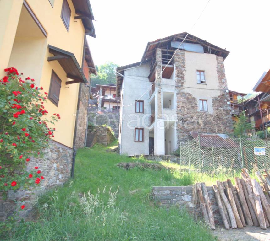 Casa Indipendente in vendita a Varallo via alla Villa Superiore