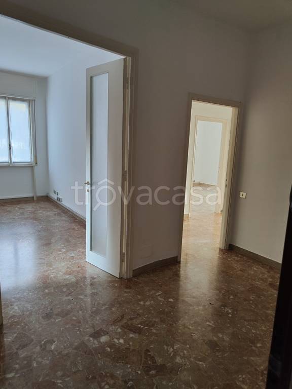 Appartamento in affitto a Milano via Arnaldo Vassallo, 31