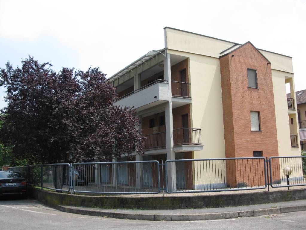 Appartamento in affitto a Rosate via Don Giovanni Bosco, 2
