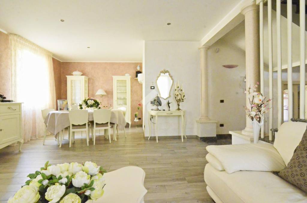 Villa in vendita a Reggiolo viale Bach, 14