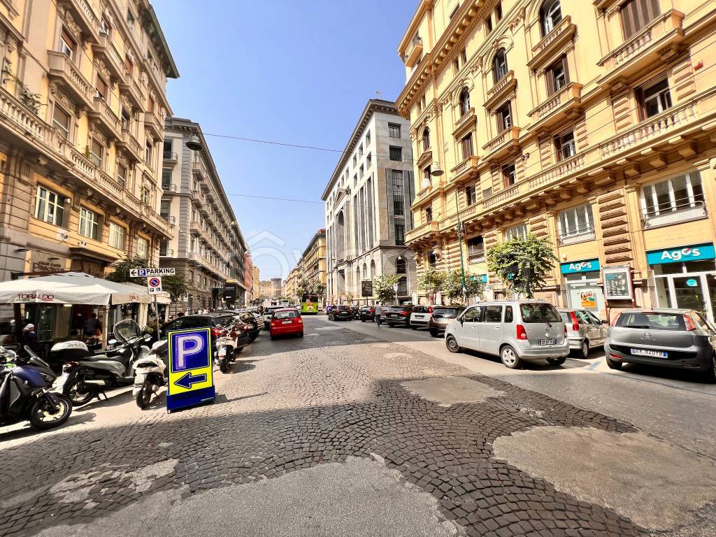Hotel in vendita a Napoli piazza Giovanni Bovio