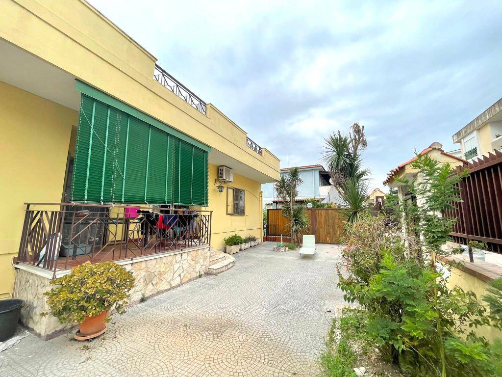 Appartamento in vendita a Pozzuoli via Monte Nuovo Licola Patria, 135