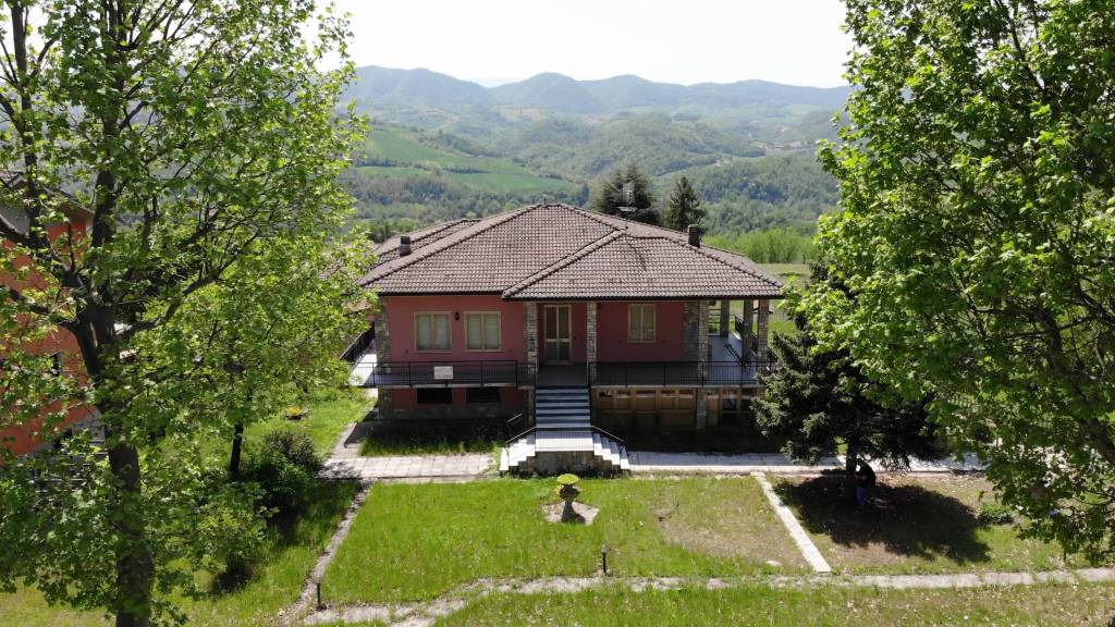 Villa Bifamiliare in in vendita da privato a Fortunago sp203, 26