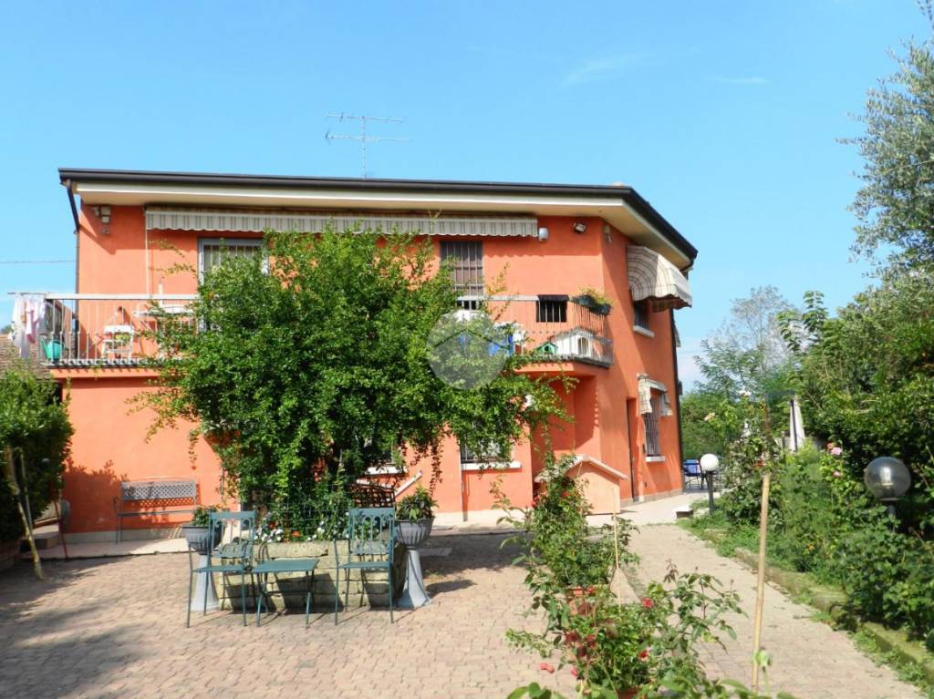 Villa in vendita a Ponti sul Mincio strada Peschiera, 15