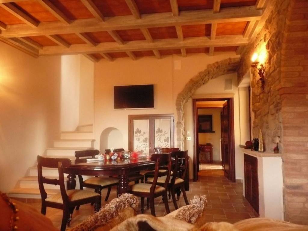 Casale in vendita a Deruta area Residenziale Torgiano