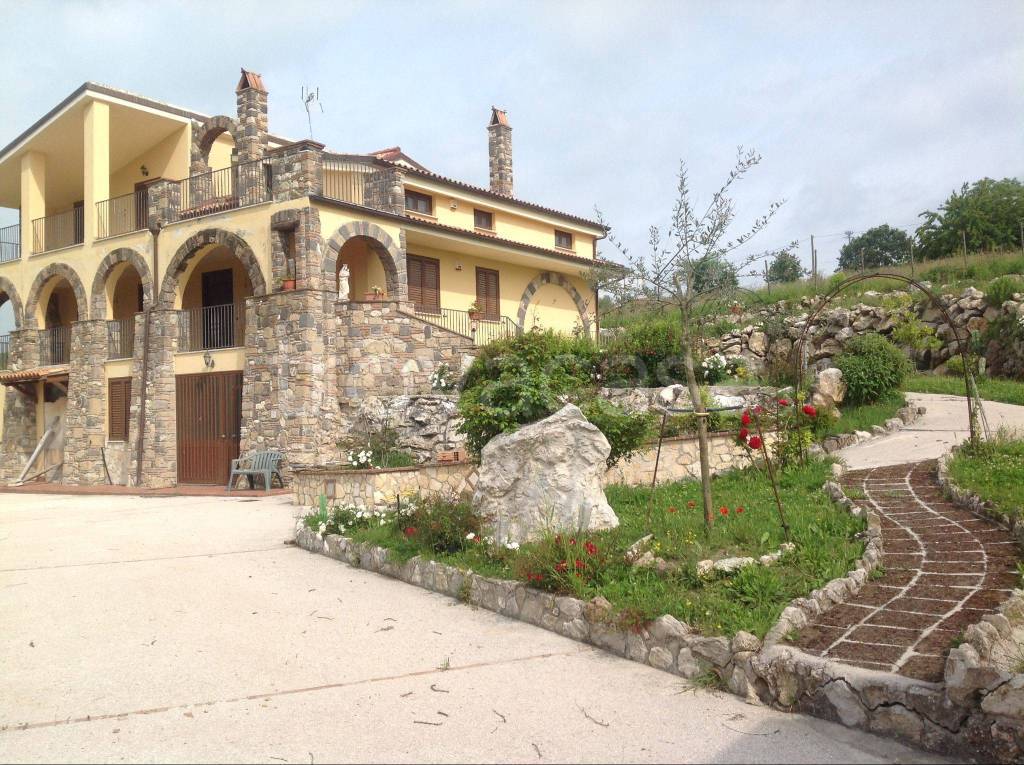 Villa Bifamiliare in in vendita da privato a Castel Campagnano via Mascioni, 19
