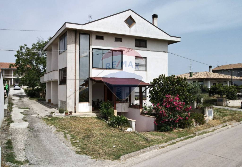 Casa Indipendente in vendita a Lanciano costa di Chieti, 19