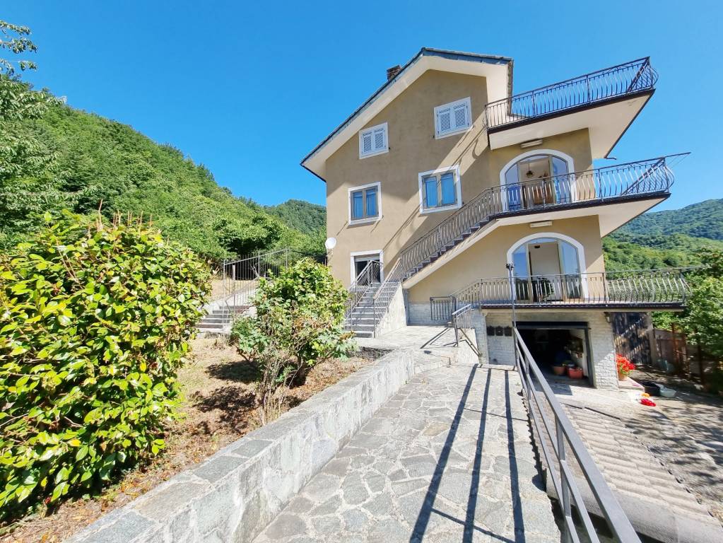 Villa Bifamiliare in vendita a Lumarzo frazione Craviasco, 322