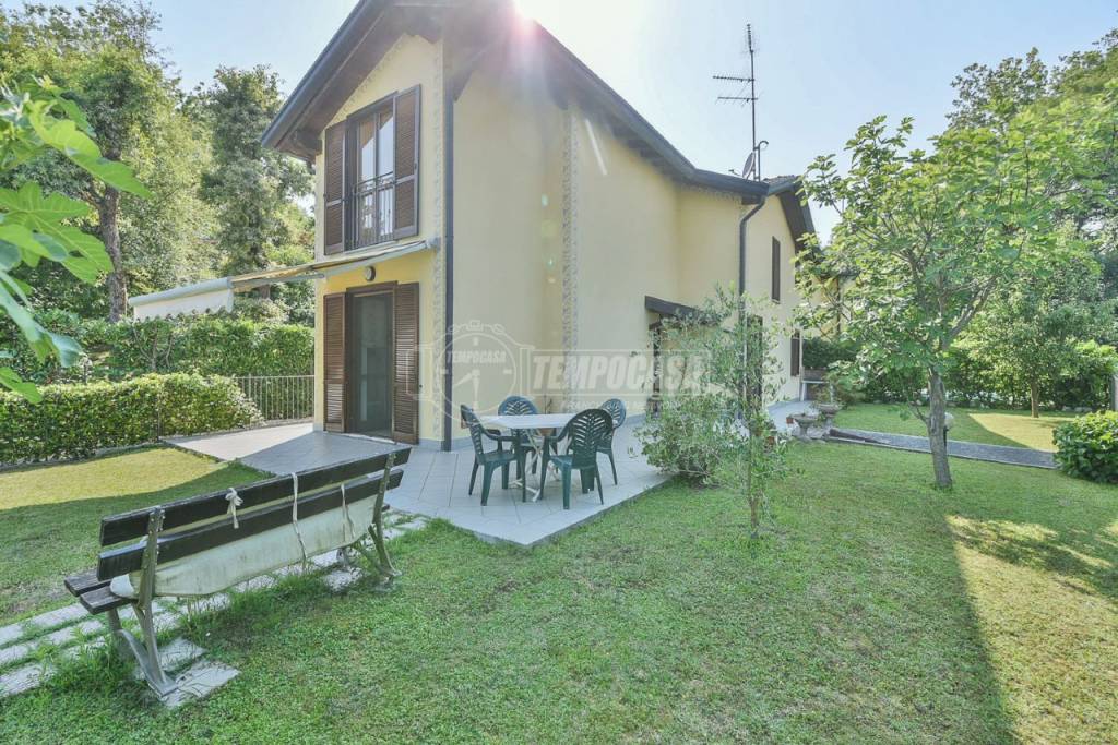 Villa Bifamiliare in vendita a Lipomo via Olimpica 20