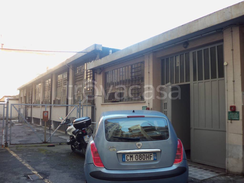 Intero Stabile in affitto a Torino via Giacinto Collegno, 54