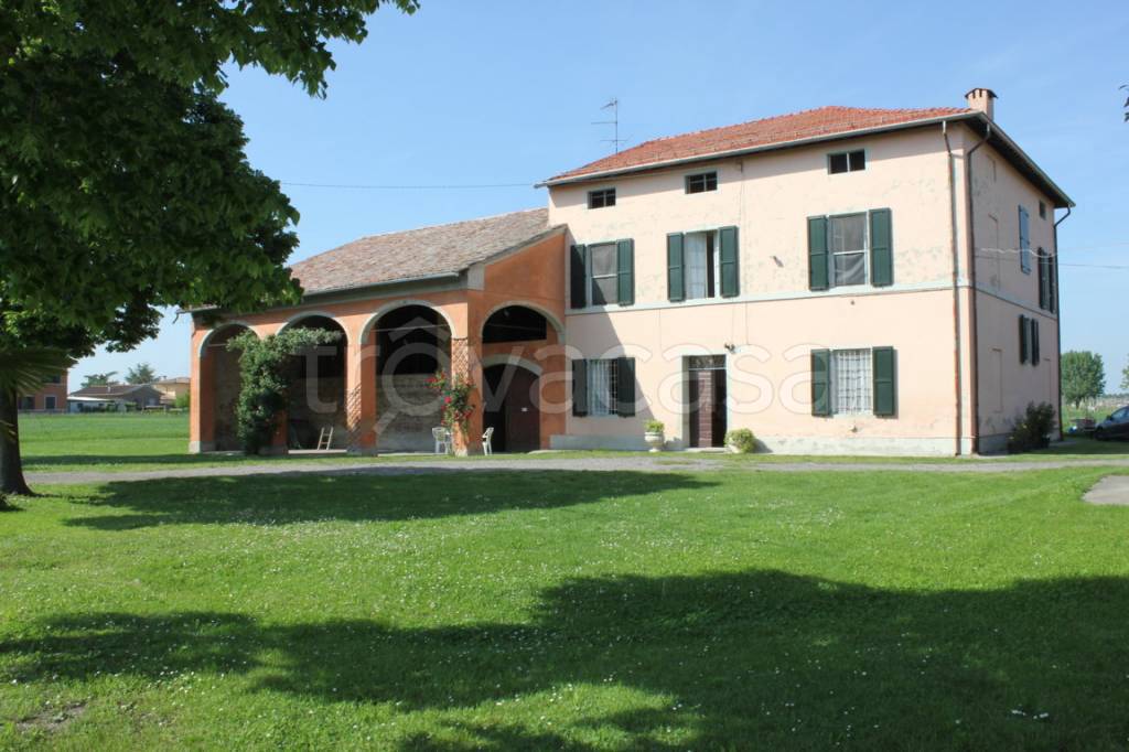 Casale in vendita a Soragna frazione Castellina
