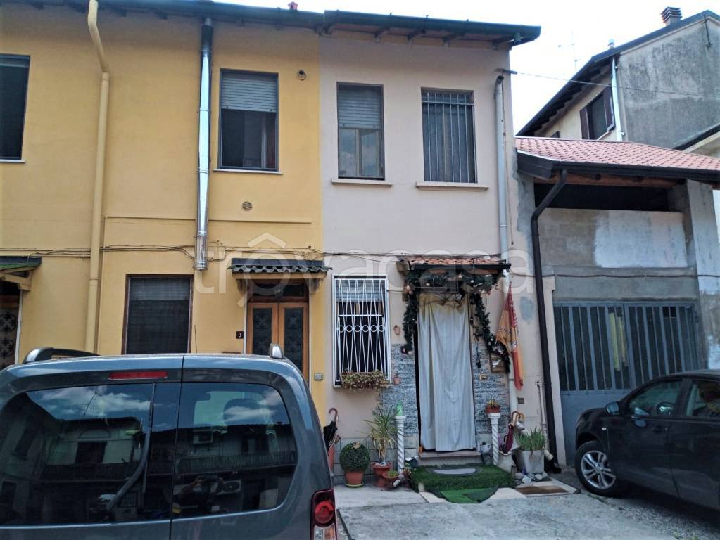 Casa Indipendente in vendita a Paderno Dugnano via Reali, 115