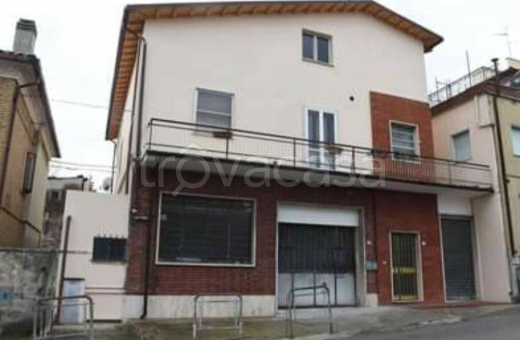 Intero Stabile in in vendita da privato a Sant'Angelo in Pontano contrada Passo Sant'Angelo, 33