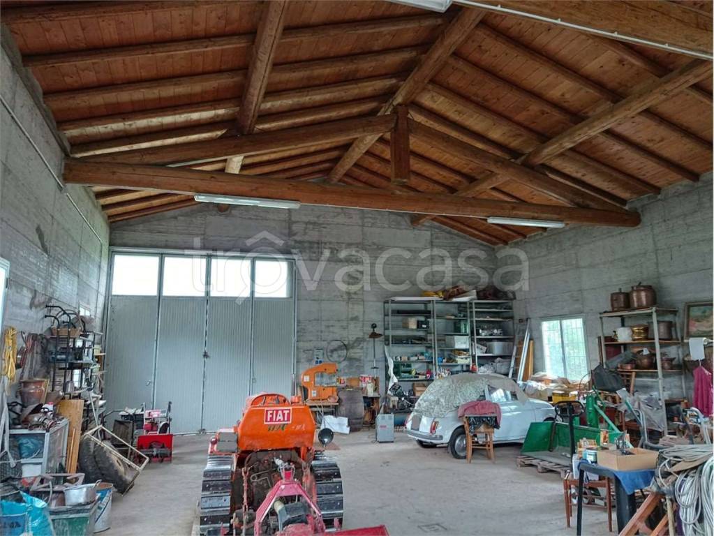 Capannone Industriale in vendita a Zavattarello frazione Casa Mercanti, 11