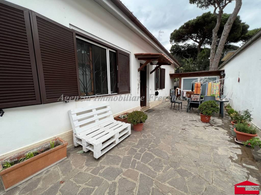 Villa Bifamiliare in vendita a Fiumicino via Grado