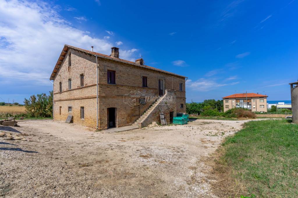 Casa Indipendente in vendita a Civitanova Marche via Tre Case 16