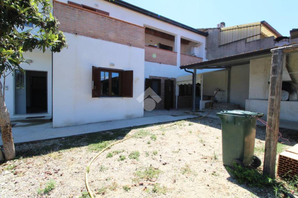 Casa Indipendente in vendita a Montalto Uffugo via Lagonegro, 7