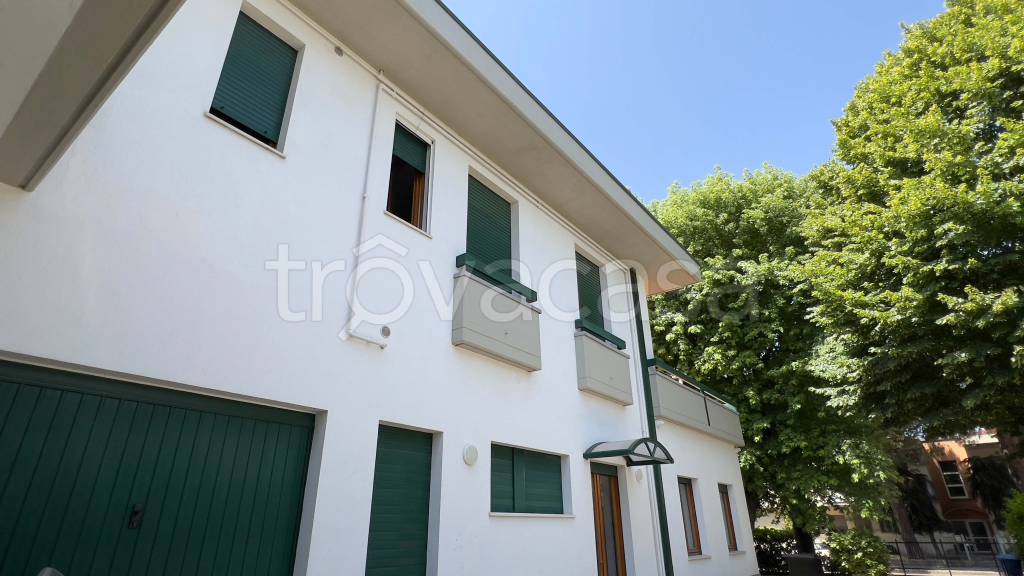 Villa a Schiera in vendita a Forlì via Zampeschi
