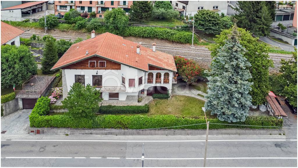 Villa in vendita a Mandello del Lario via Statale, 86
